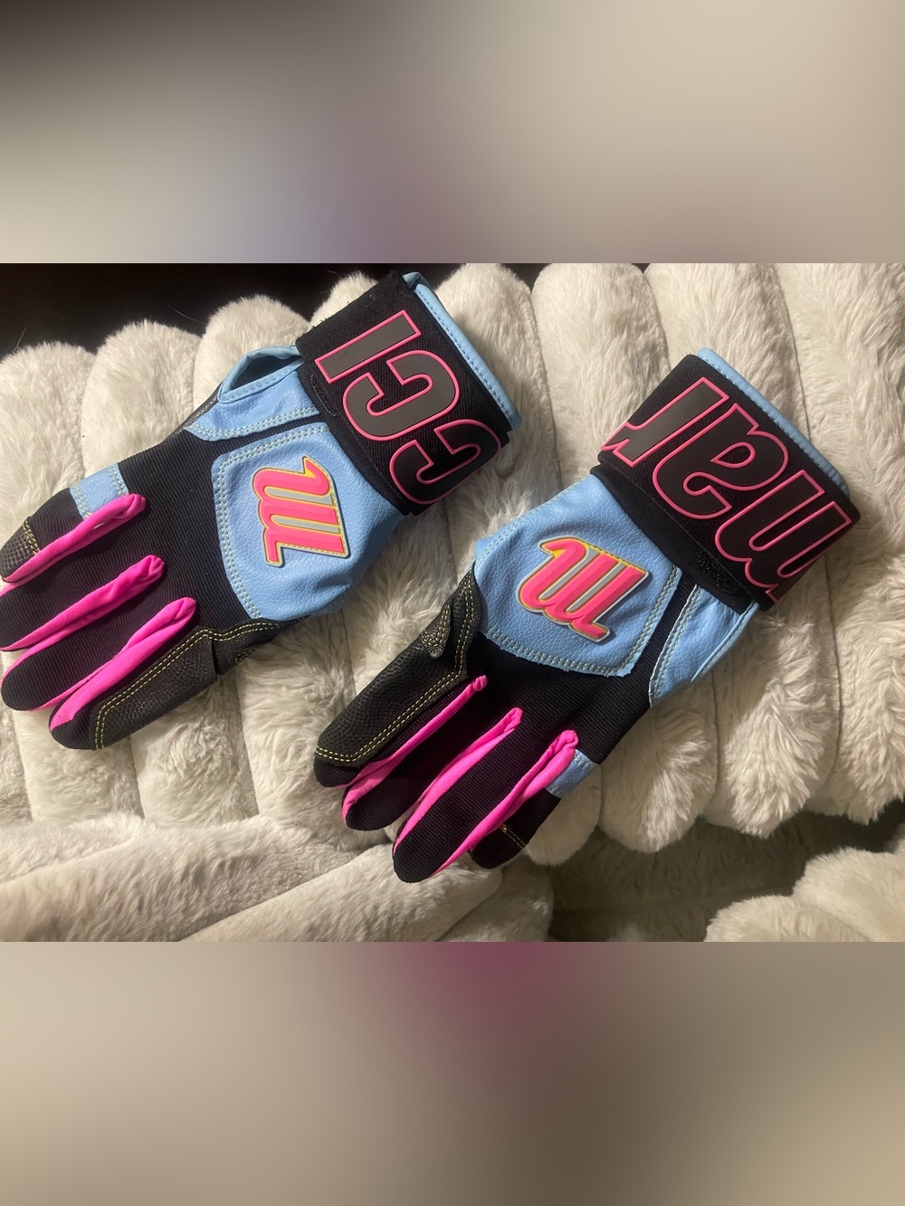 Marucci baseball batting gloves -new without tags and has FLAW!!!!! READ